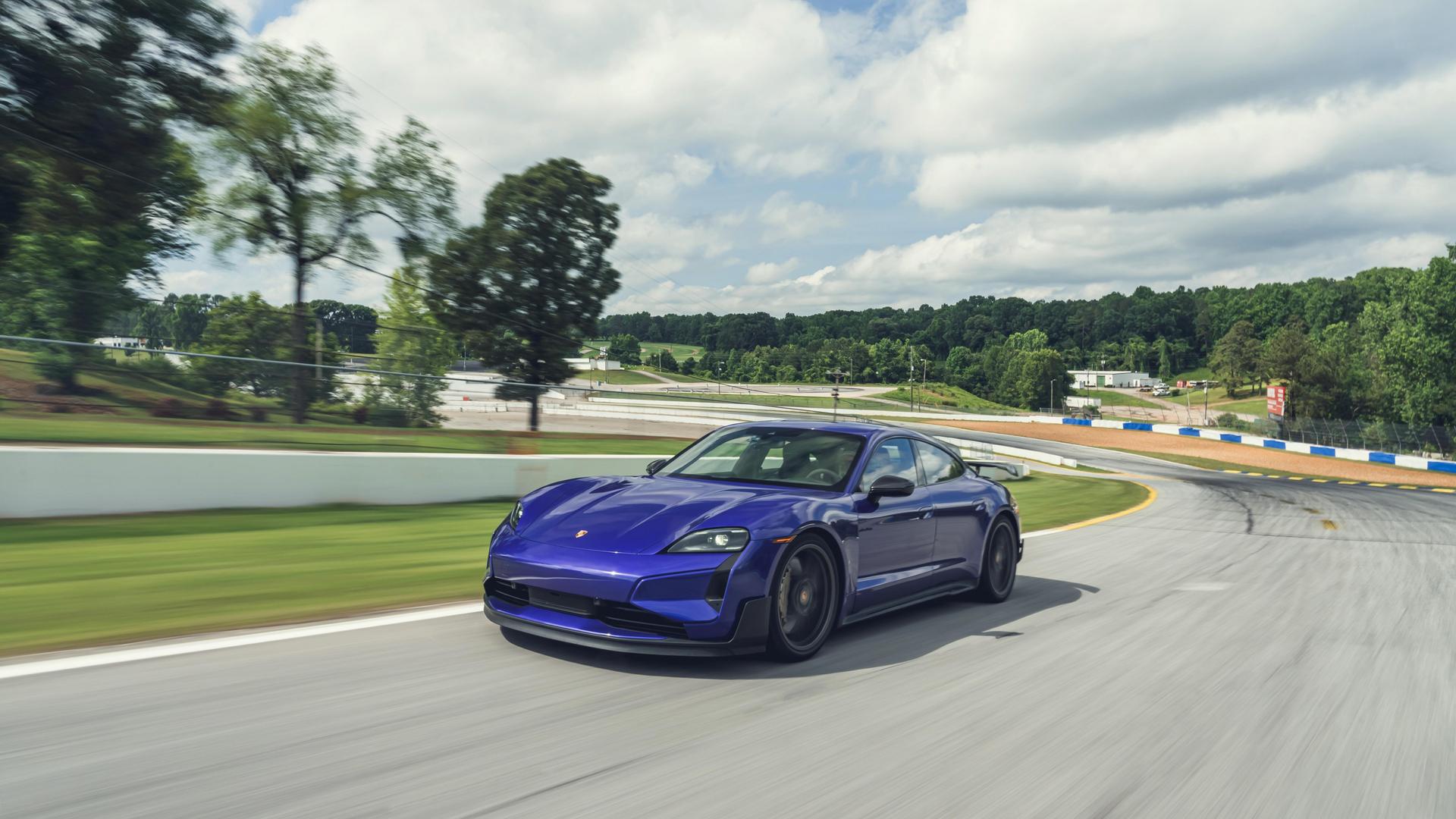 <p class="editor-paragraph" dir="ltr" style="text-align: center;"><span style="white-space: pre-wrap;">季節が動き出すこの時期。</span><br><span style="white-space: pre-wrap;">ポルシェセンター浜田山では、</span><br><span style="white-space: pre-wrap;">次の時代へ踏み出すための特別なEVキャンペーンを開催いたします。</span></p><p class="editor-paragraph" dir="ltr" style="text-align: center;"><span style="white-space: pre-wrap;">対象は、</span><br><b><strong class="editor-text-bold" style="white-space: pre-wrap;">Taycan / Macan EV</strong></b></p><p class="editor-paragraph" dir="ltr" style="text-align: center;"><span style="white-space: pre-wrap;">ポルシェならではの走り、快適性、デザインはそのままに。</span><br><span style="white-space: pre-wrap;">これからはEVとガソリンを選べる時代へ。</span><br><span style="white-space: pre-wrap;">中でも今だからこそ実現できる、</span><br><span style="white-space: pre-wrap;">EVに対して特別な条件をご用意しました。</span></p>