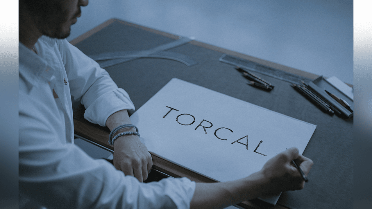 <p class="editor-paragraph" dir="ltr" style="text-align: center;"><b><strong class="editor-text-bold" style="font-size: 1.5em; white-space: pre-wrap;">新型ベントレー Torcal</strong></b></p><p class="editor-paragraph" dir="ltr" style="text-align: center;"><span style="white-space: pre-wrap;">&nbsp;</span><br><span style="white-space: pre-wrap;">Bentley東京、大阪に登場する、特別な新型ベントレーの名称を本日ご紹介いたします。</span><br><span style="white-space: pre-wrap;">Torcal（トルカル）は、ブランドの新たな章のはじまりを感じさせる一台であり、これからの未来を象徴する存在です。</span><br><span style="white-space: pre-wrap;">Torcalという名称は、2つの力強いインスピレーションから生まれました。ひとつめは“Torque（トルク）”。</span><br><span style="white-space: pre-wrap;">電動化されたパフォーマンスを象徴する力であり、その語源となるラテン語“torquere”は「ねじる」を意味します。</span><br><span style="white-space: pre-wrap;">もうひとつは“El Torcal“と呼ばれる印象的な自然の景観です。</span><br><span style="white-space: pre-wrap;">石灰岩が織りなす壮大な地形と、迷路のように続く起伏、そして彫刻のような崖が特徴です。</span><br><span style="white-space: pre-wrap;">この二つが融合することで、ベントレーの核となる力強さと精緻さが表現されています。</span></p><p class="editor-paragraph"><span style="white-space: pre-wrap;">&nbsp;</span></p><p class="editor-paragraph" dir="ltr" style="text-align: center;"><b><strong class="editor-text-bold" style="font-size: 1.5em; white-space: pre-wrap;">新たな章の幕開け</strong></b></p><p class="editor-paragraph" dir="ltr" style="text-align: center;"><span style="white-space: pre-wrap;">ベントレーTorcalは、コンチネンタルGT、フライングスパー、ベンテイガに続く、第4のモデルラインとなります。</span><br><span style="white-space: pre-wrap;">新しさを備えながらも、ひと目でベントレーとわかる存在。</span><br><span style="white-space: pre-wrap;">Torcalは、1919年以来培われてきたクラフツマンシップ、デザイン、テクノロジー、そしてパフォーマンスを、さらに次のステージへと導く一台です。</span></p><p class="editor-paragraph"><span style="white-space: pre-wrap;">&nbsp;</span></p><p class="editor-paragraph" dir="ltr" style="text-align: center;"><b><strong class="editor-text-bold" style="font-size: 1.5em; white-space: pre-wrap;">その物語が、いま始まります</strong></b></p><p class="editor-paragraph" dir="ltr" style="text-align: center;"><span style="white-space: pre-wrap;">今後数週間にわたり、ベントレー Torcalの魅力をより深くご紹介してまいります。</span><br><span style="white-space: pre-wrap;">この新たな章が紡がれていく過程を、ぜひお見届けください。</span></p><p class="editor-paragraph" dir="ltr" style="text-align: center;"><span style="white-space: pre-wrap;">ご案内をご希望の方は、担当セールスまたはショールームまでお問い合わせください。</span></p>