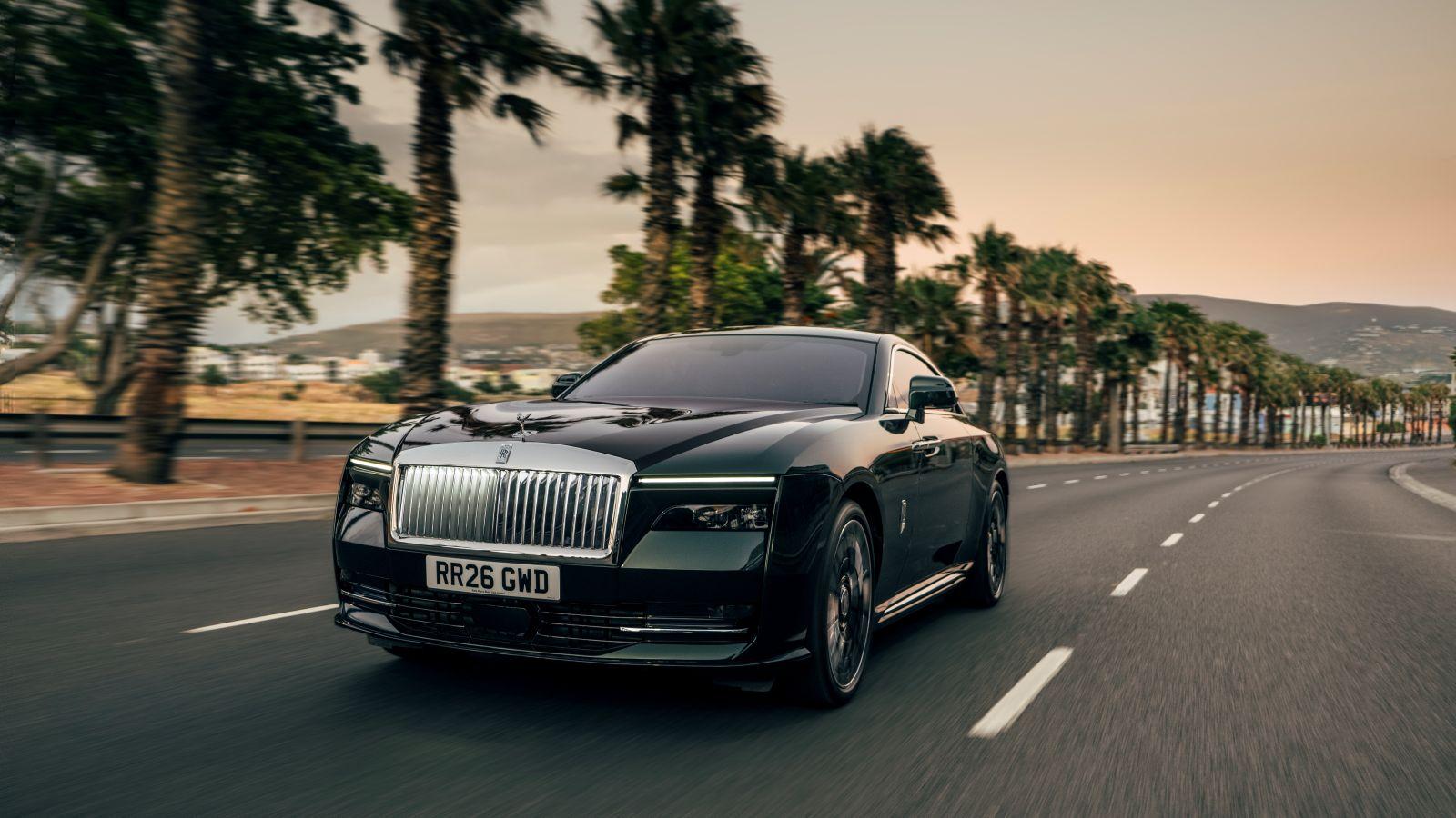 <p class="editor-paragraph" dir="ltr" style="text-align: center;"><b><strong class="editor-text-bold" style="font-size: 1.5em; white-space: pre-wrap;">SPECTRE SERIES Ⅱ Debut </strong></b></p><p class="editor-paragraph" dir="ltr" style="text-align: center;"><b><strong class="editor-text-bold" style="white-space: pre-wrap;">ブランドを象徴するスーパー・クーペ、スペクターに、技術面およびクリエイティブ面のさまざまな進化を加えたスペクター・シリーズ IIがローンチされました</strong></b></p><p class="editor-paragraph" dir="ltr" style="text-align: center;"><b><strong class="editor-text-bold" style="white-space: pre-wrap;">9月末までにご成約いただいたお客様には、特別な特典をご用意しております</strong></b></p><p class="editor-paragraph" dir="ltr" style="text-align: center;"><br><span style="white-space: pre-wrap;">ロールス・ロイスは、ブランドを象徴するスーパー・クーペ、スペクターに、技術面およびクリエイティブ面のさまざまな進化を加えたスペクター・シリーズ IIを発表しました。</span></p><p class="editor-paragraph" dir="ltr" style="text-align: center;"><span style="white-space: pre-wrap;">2022年の登場以来、スペクターは現代のロールス・ロイスの特に重要なモデルのひとつとして、その時代を超越したデザイン、静謐でなめらかな走り、そしてエフォートレスなドライビング体験が高く評価されています。</span></p><p class="editor-paragraph" dir="ltr" style="text-align: center;"><span style="white-space: pre-wrap;">スペクター・シリーズ IIは、この成功をさらに発展させるモデルです。</span></p><p class="editor-paragraph" dir="ltr" style="text-align: center;"><span style="white-space: pre-wrap;">エンジニアリングの改良により、航続距離は最大18%向上し(WLTP :390マイル / 628km)、トルクは1,015Nmからスピリテッド・モードでは1,100Nmへと強化され、充電時間も最大14%短縮されています。</span></p><p class="editor-paragraph" dir="ltr" style="text-align: center;"><span style="white-space: pre-wrap;">さらに、新たに仕立てられたインテリア・イルミネーション、厳選された素材の拡充、印象的なエクステリアの仕上げにより、スペクターの表現の可能性はいっそう広がりました。これらの進化は、</span></p><p class="editor-paragraph" dir="ltr" style="text-align: center;"><span style="white-space: pre-wrap;">すでに未来のクラシックとしての地位を築きつつあるスペクターの本質を守りながら、その個性をより鮮明に際立たせるものです。</span></p>